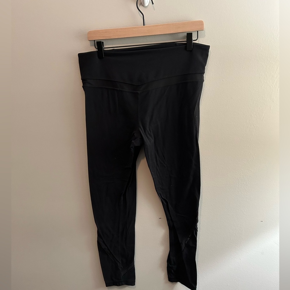 Athleta elation 7/8 tight with mesh details